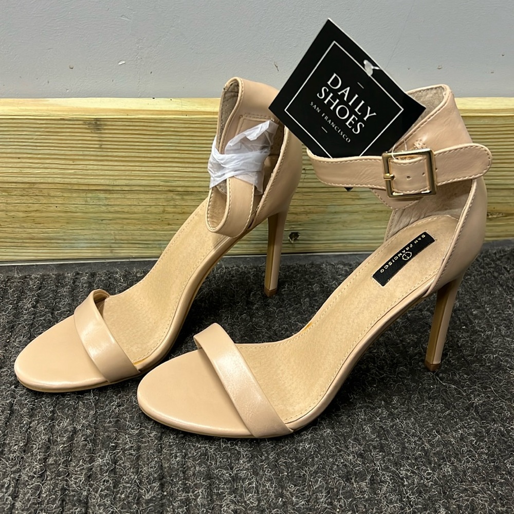 NWT Nude Pumps